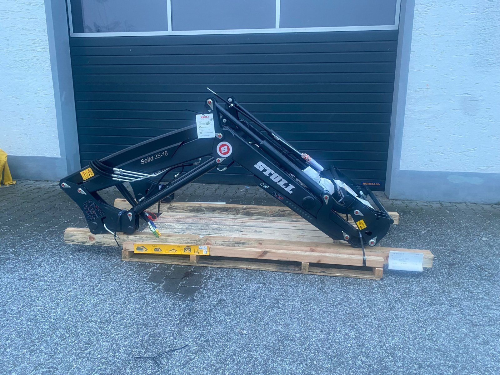 Frontlader des Typs Stoll Solid 35-18 P, Neumaschine in Bogen (Bild 6)