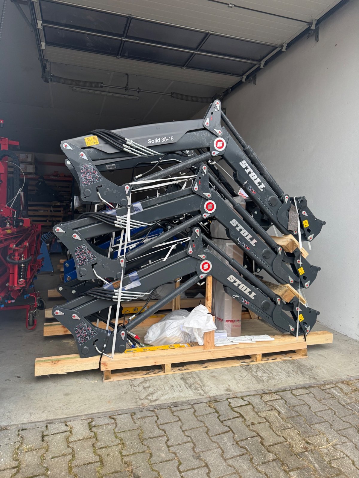 Frontlader des Typs Stoll Solid 35-18 P, Neumaschine in Bogen (Bild 3)