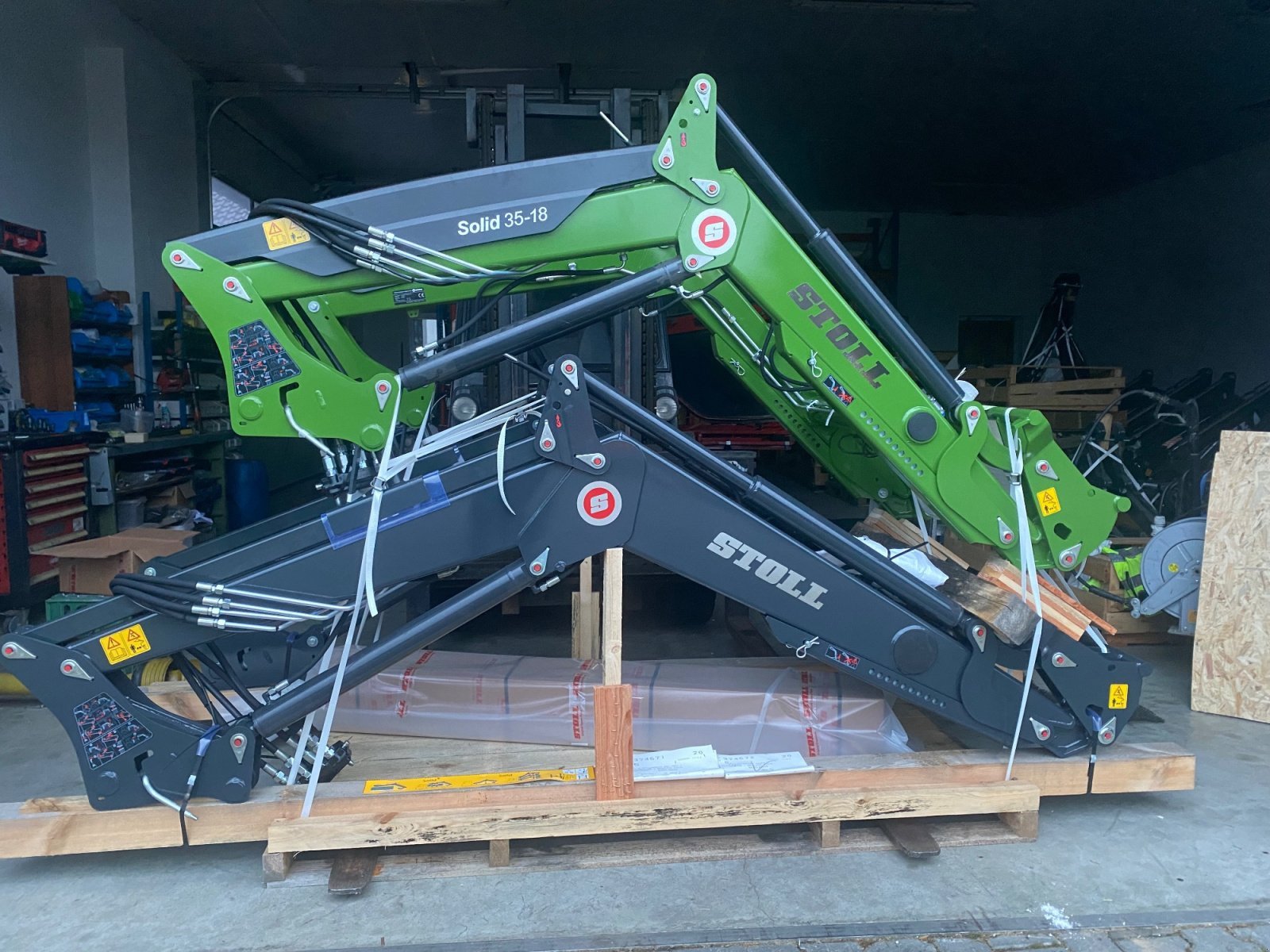 Frontlader des Typs Stoll Solid 35-18 P, Neumaschine in Bogen (Bild 5)