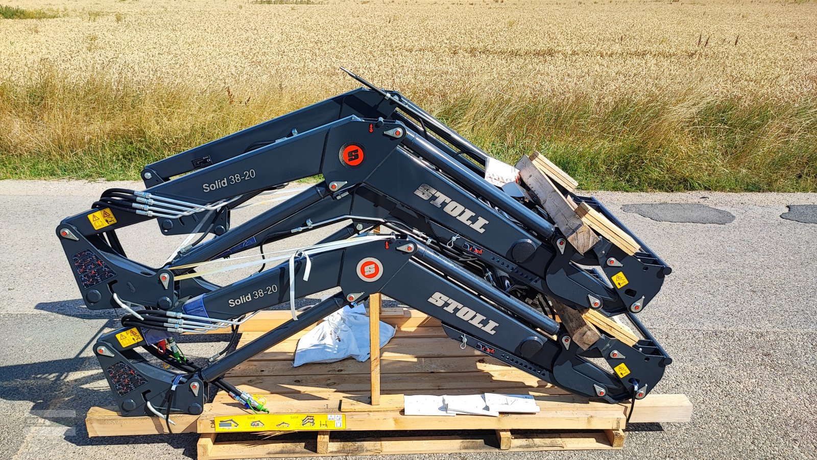 Frontlader of the type Stoll Solid 38-20 H , Bj.2022 , mit Lackfehlern, Lackschäden und kleinen Gebrauchsspuren zum Sonderpreis, Gebrauchtmaschine in Langenzenn (Picture 1)