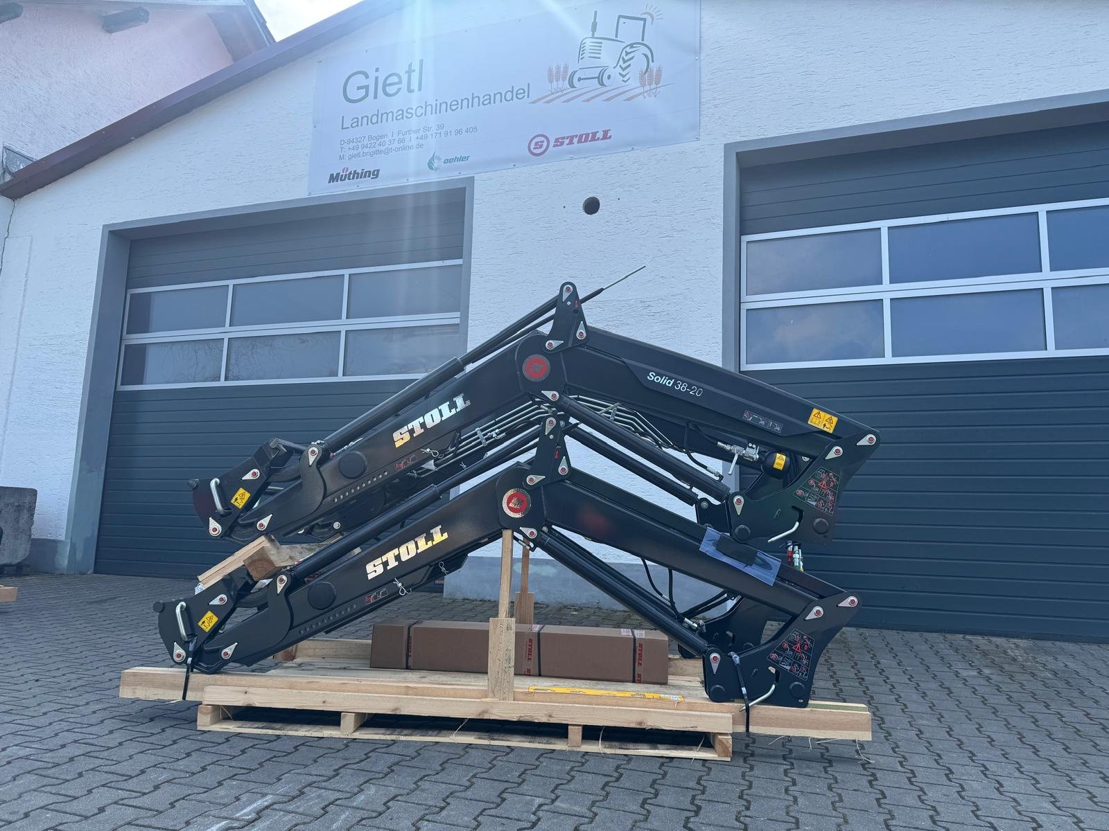 Frontlader of the type Stoll Solid 38-20 P, Neumaschine in Bogen (Picture 1)