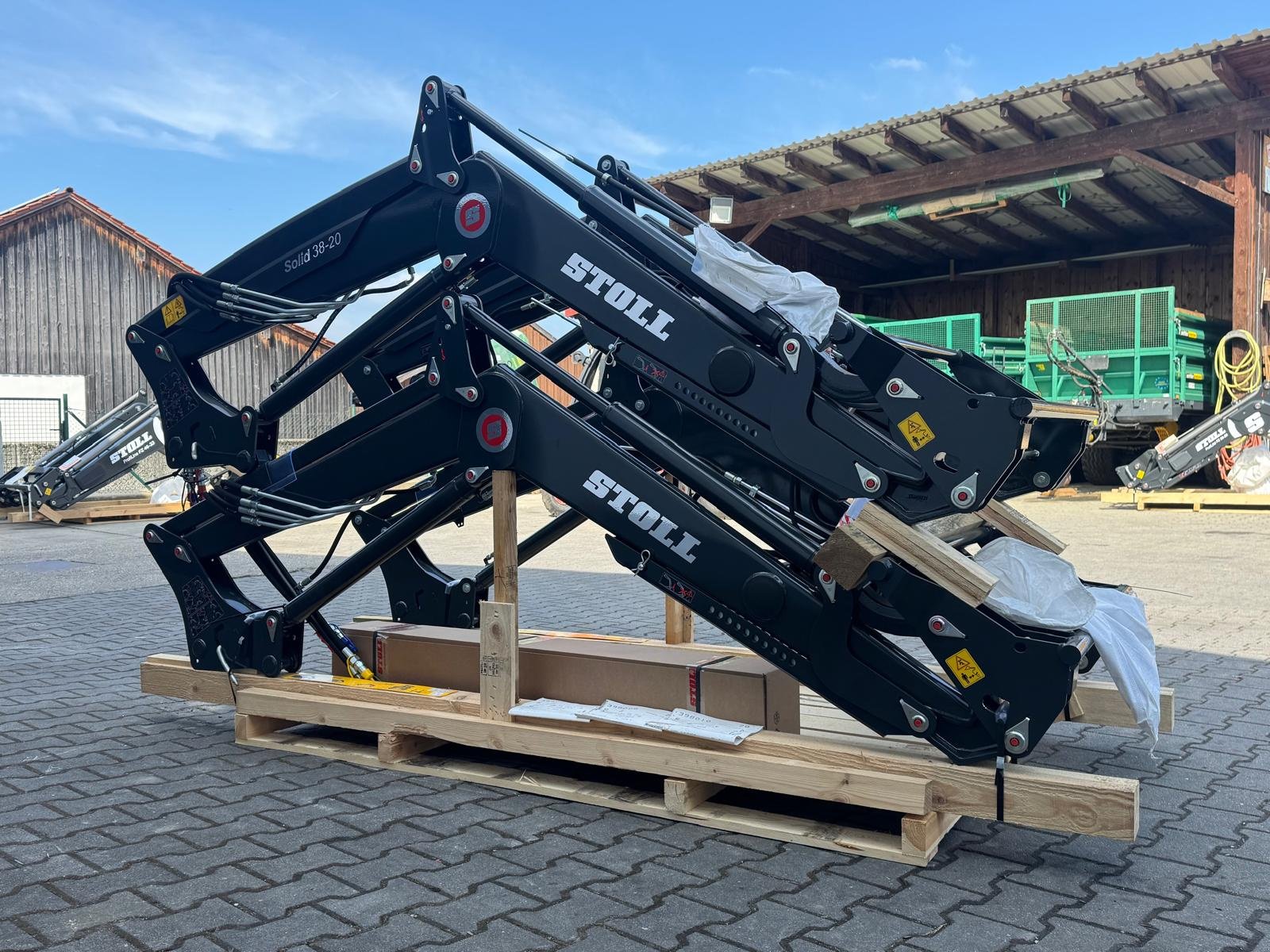 Frontlader of the type Stoll Solid 38-20 P, Neumaschine in Bogen (Picture 2)