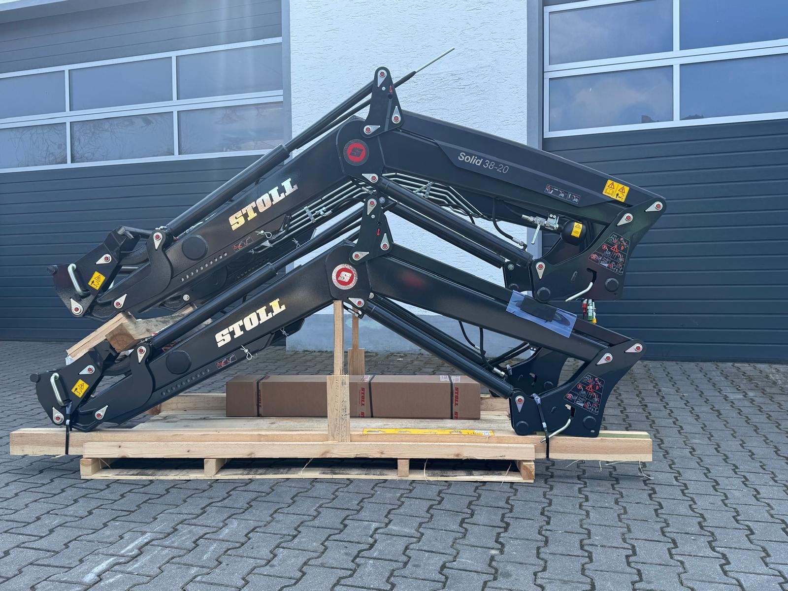 Frontlader of the type Stoll Solid 38-20 P, Neumaschine in Bogen (Picture 4)