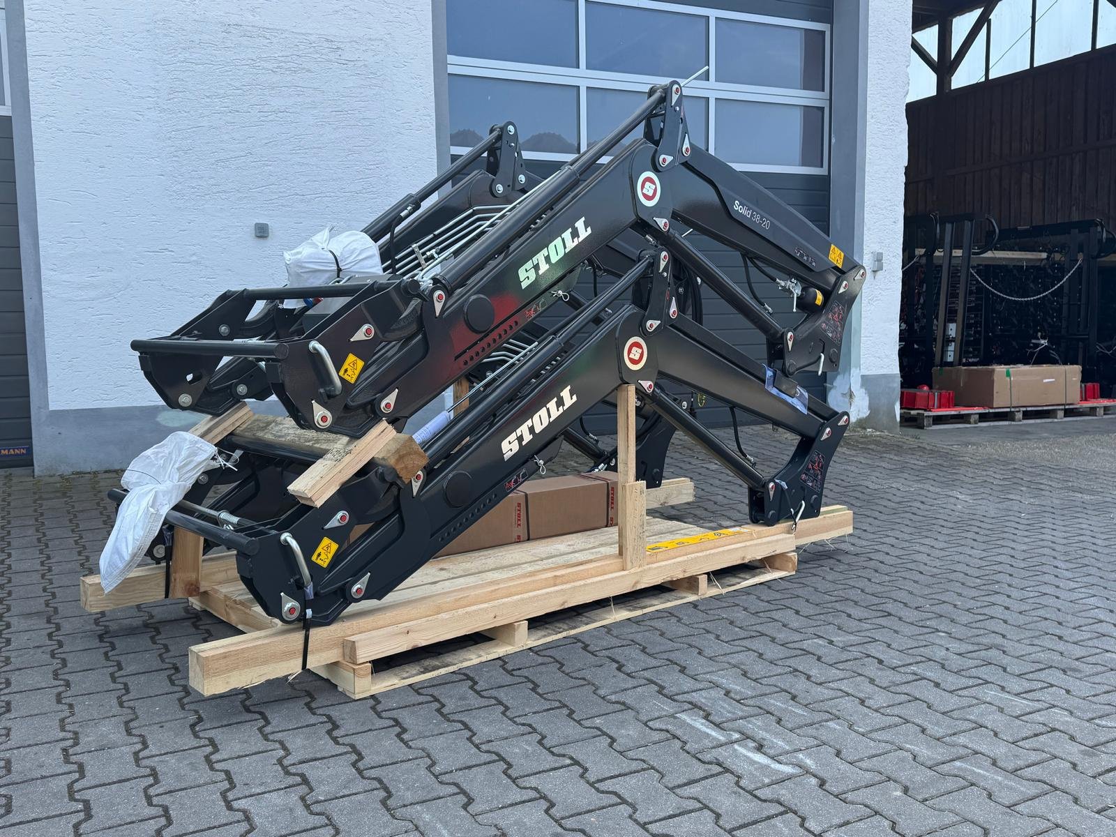 Frontlader of the type Stoll Solid 38-20 P, Neumaschine in Bogen (Picture 5)