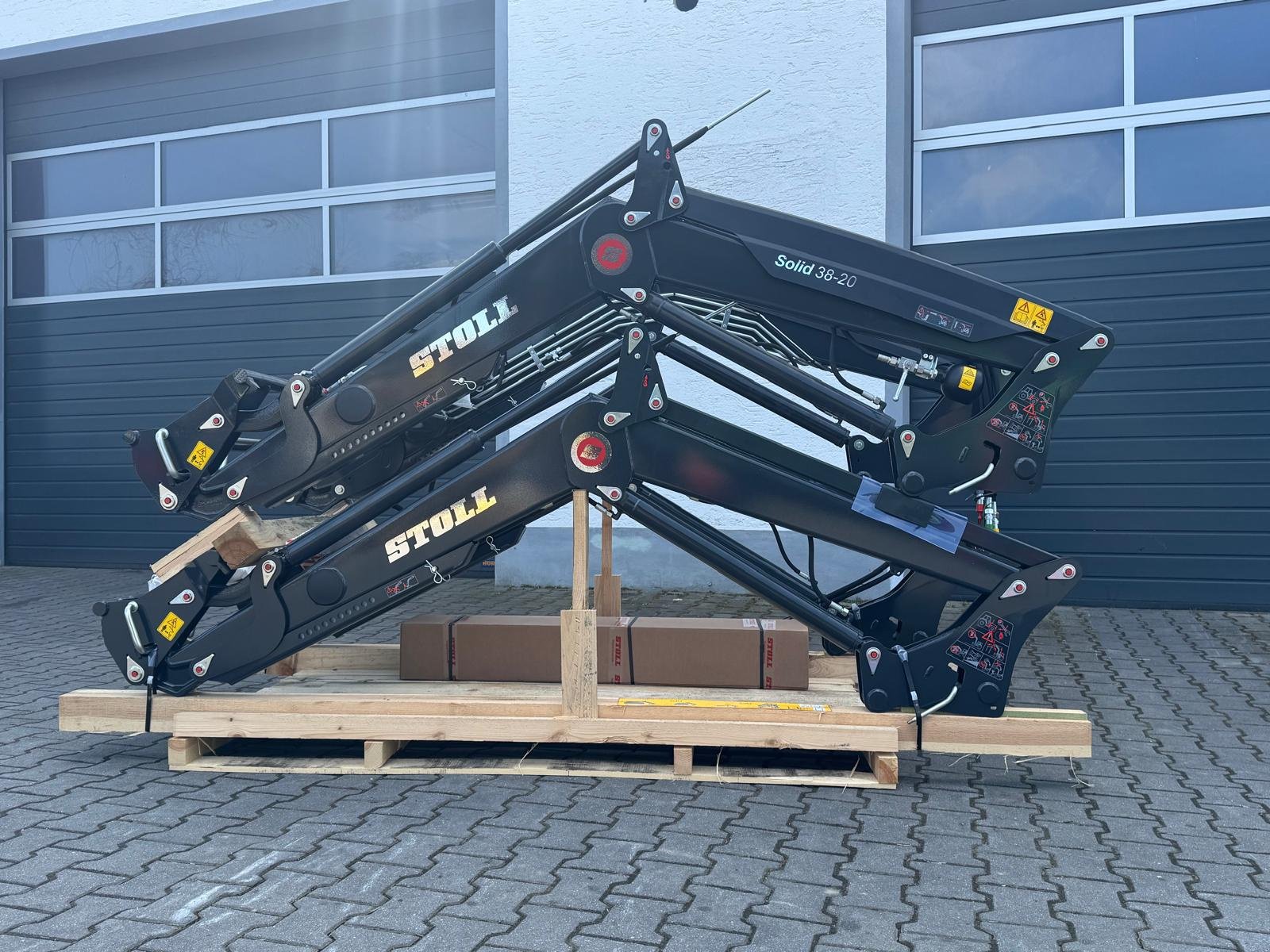 Frontlader of the type Stoll Solid 38-20 P, Neumaschine in Bogen (Picture 8)