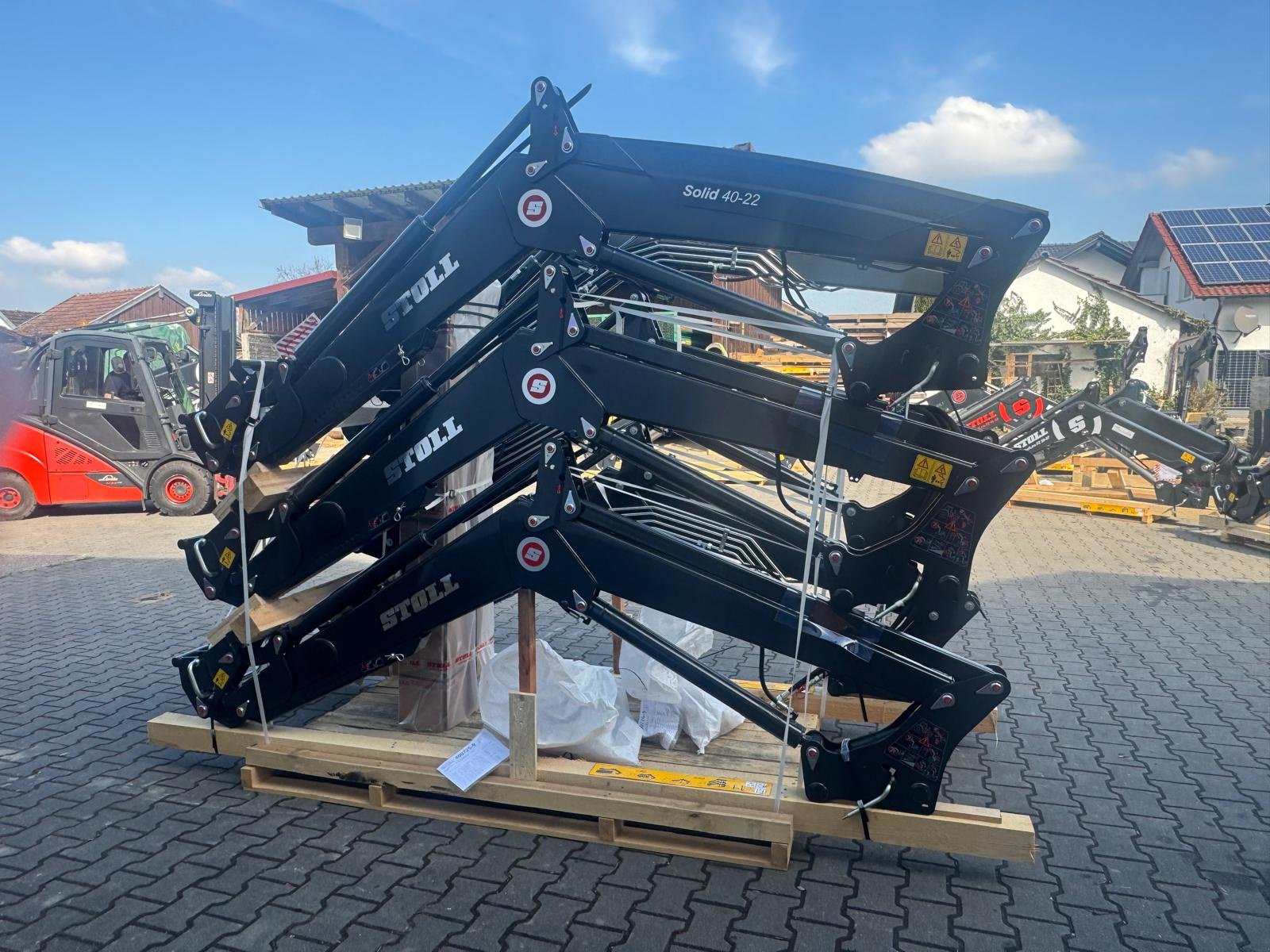 Frontlader des Typs Stoll Solid 40-22 P, Neumaschine in Bogen (Bild 2)