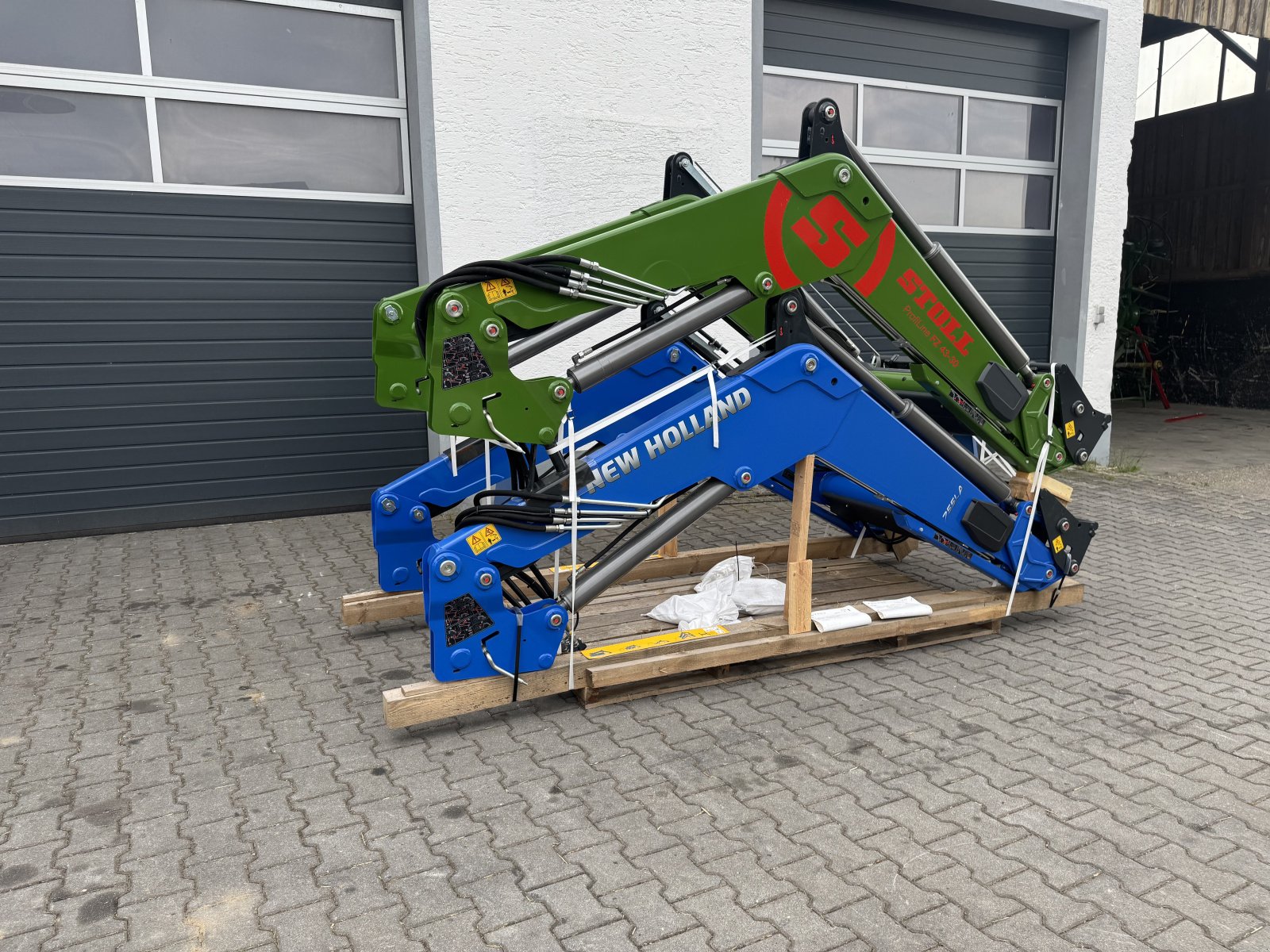 Frontlader des Typs Stoll Sonderpreis da Falschlieferung Profiline FZ 43-34.1, Neumaschine in Bogen (Bild 1)