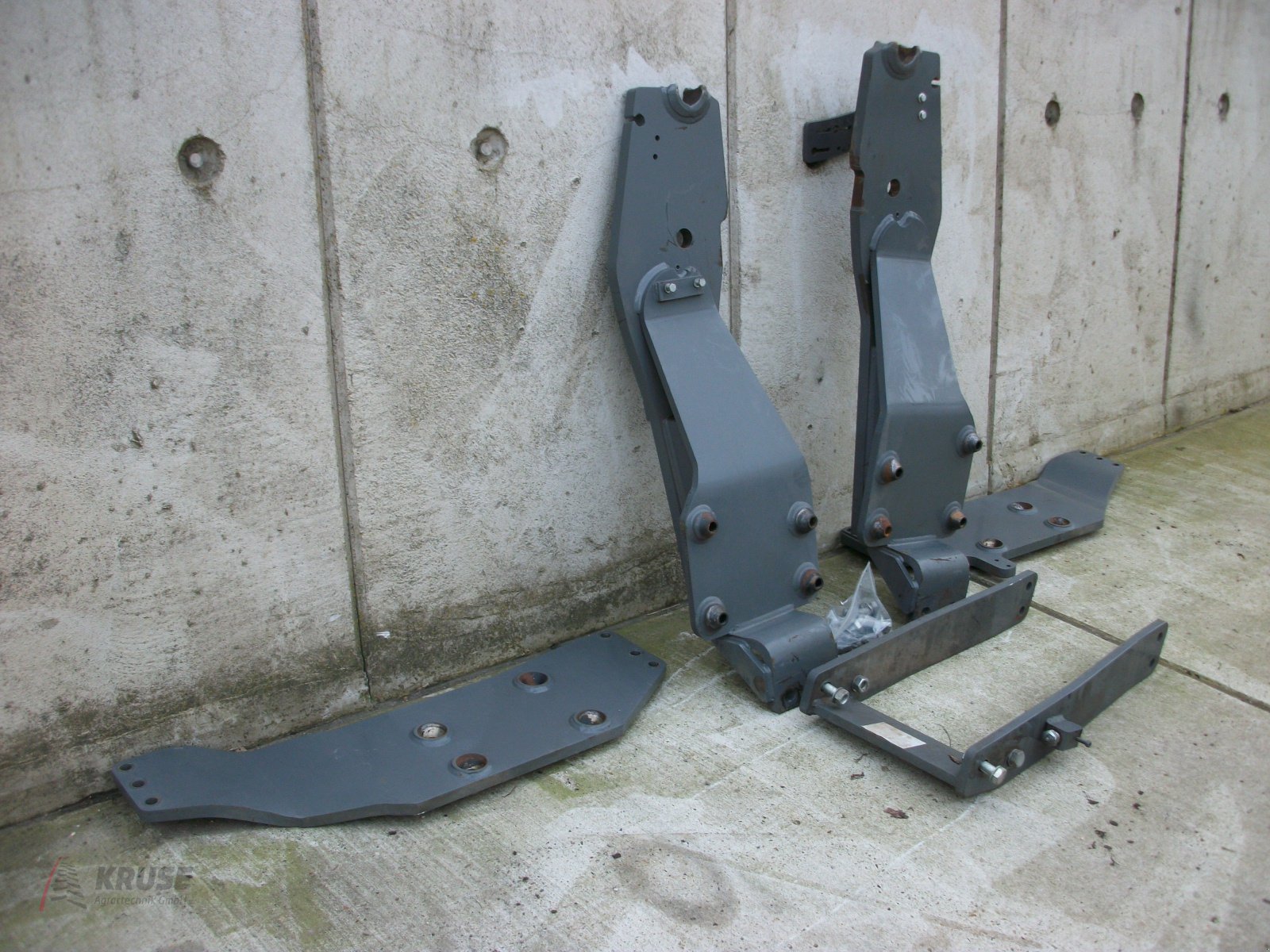 Frontladeranbaukonsole of the type Alö MF 6485/6490/6495, Gebrauchtmaschine in Fürstenau (Picture 1)