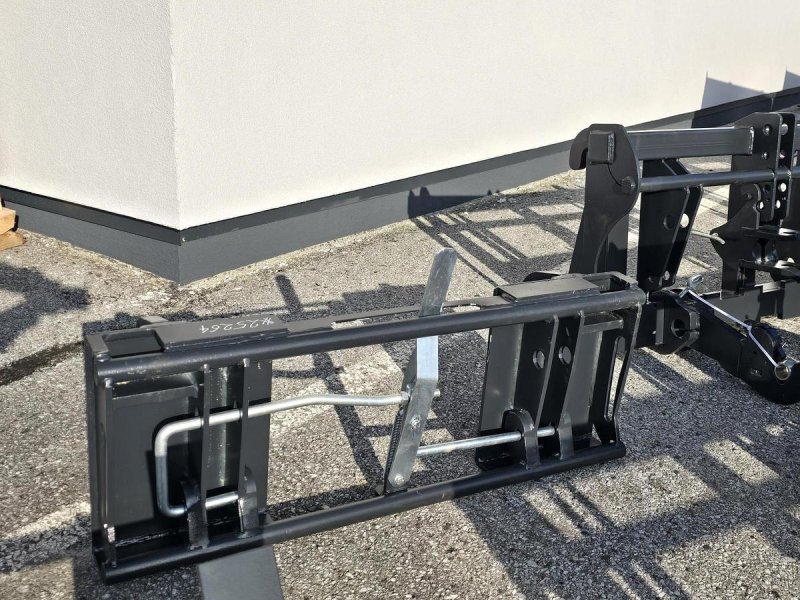 Frontladeranbaukonsole typu Big Dutchman Adapter Kramer auf Euroaufnahme, Gebrauchtmaschine v Göpfritz an der Wild