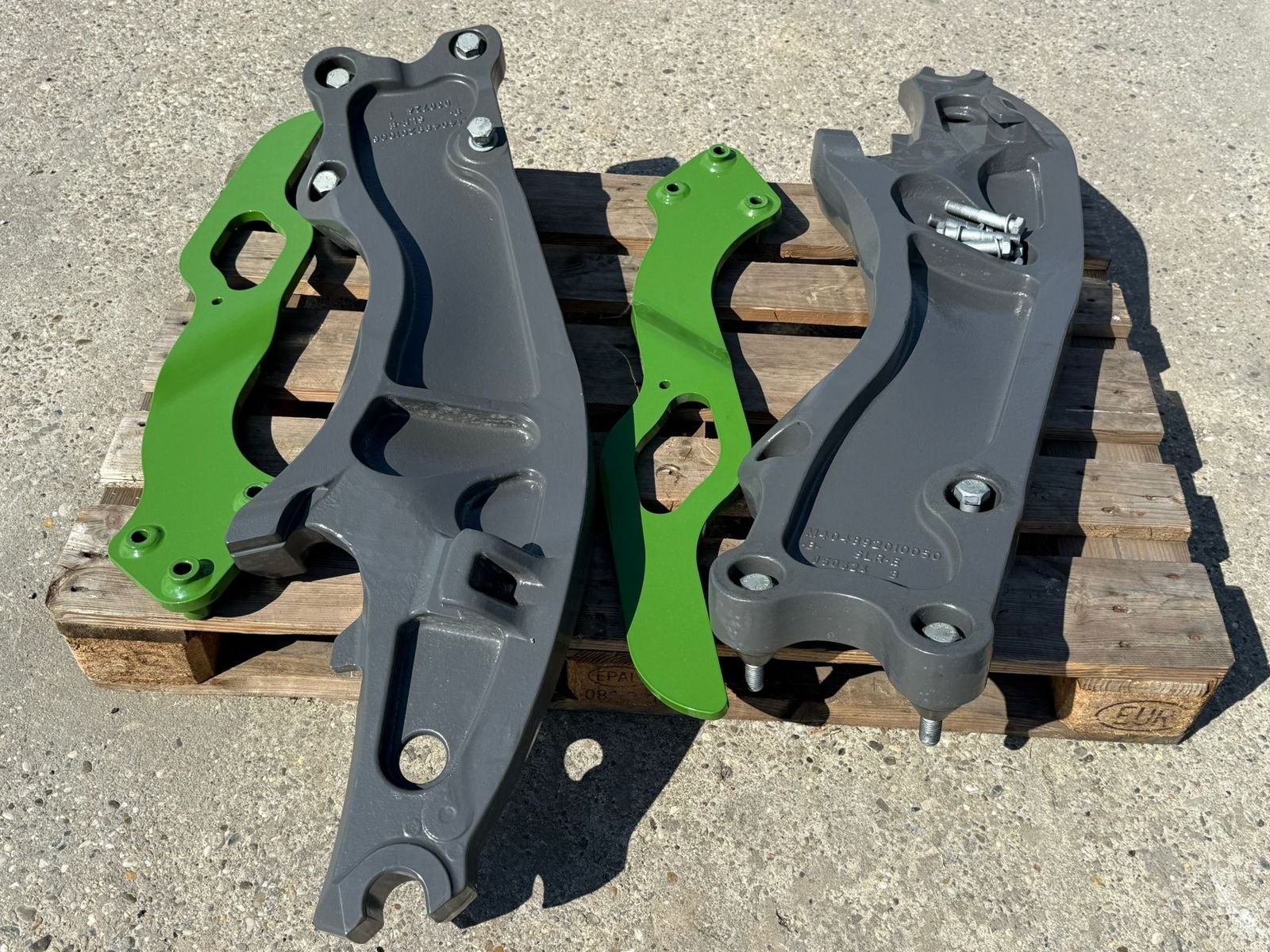 Frontladeranbaukonsole of the type Fendt Frontladerkonsole passend zu Fendt 500, Neumaschine in Starrein (Picture 3)