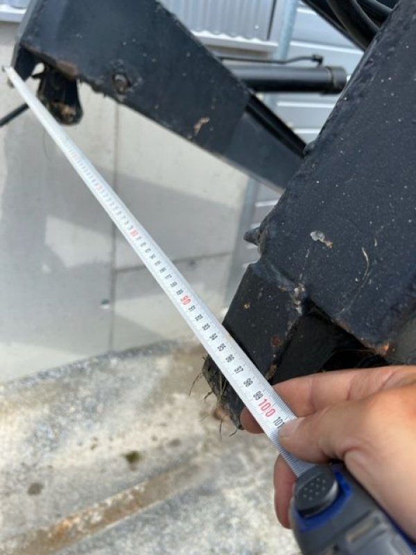 Frontladeranbaukonsole of the type Hydrac Konsolen zu MF 363, Gebrauchtmaschine in NATTERNBACH (Picture 3)