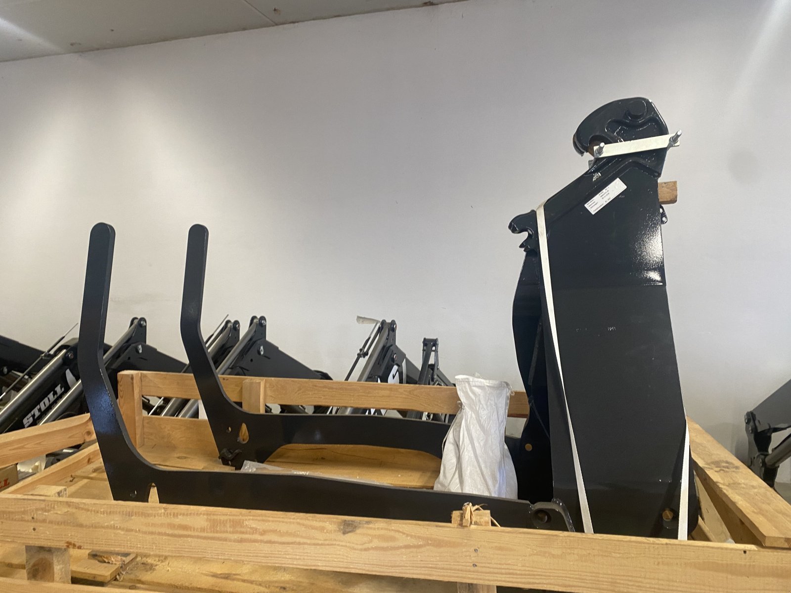 Frontladeranbaukonsole des Typs Stoll Anbaukonsole, Neumaschine in Bogen (Bild 1)