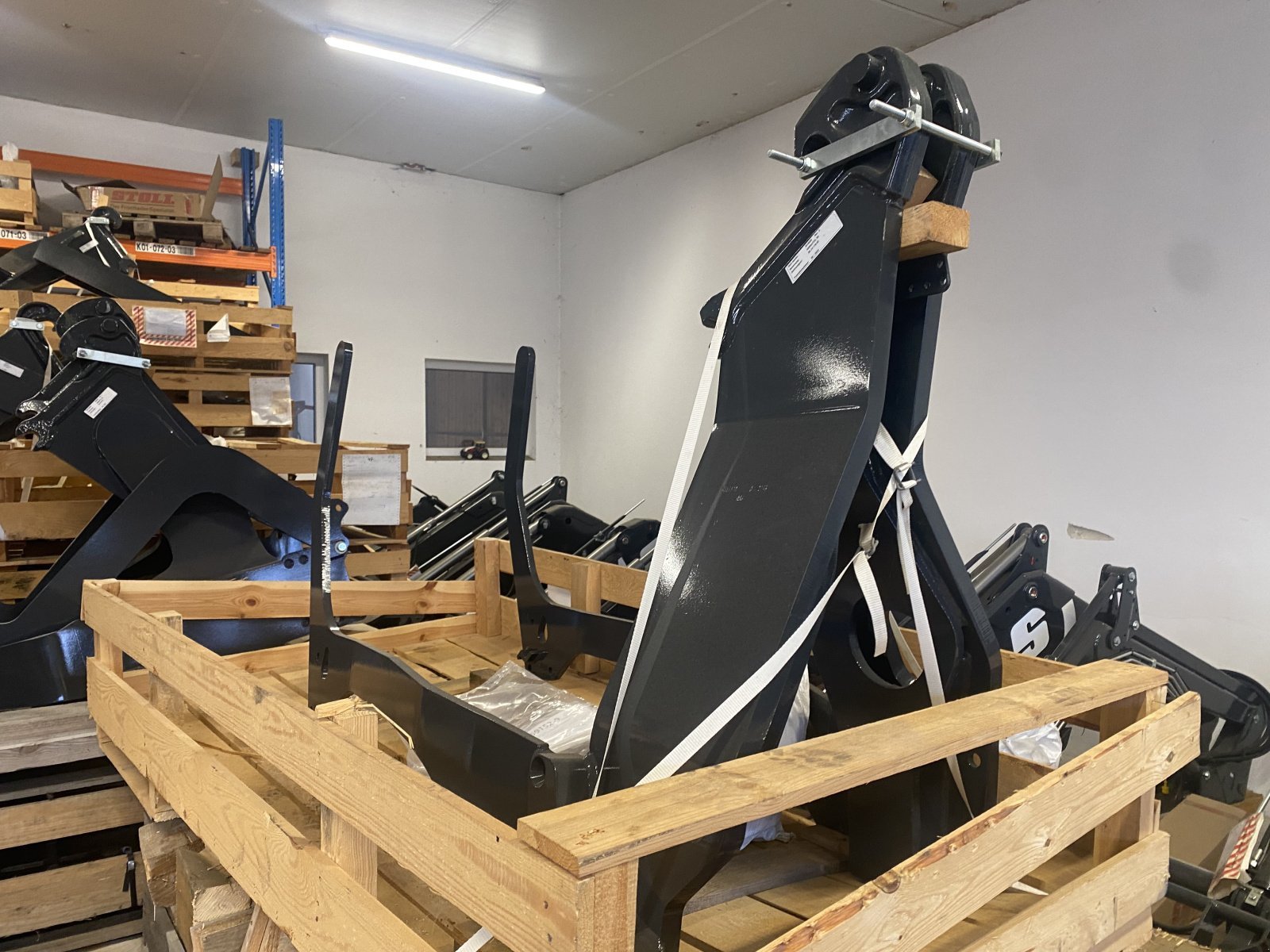 Frontladeranbaukonsole des Typs Stoll Anbaukonsole, Neumaschine in Bogen (Bild 3)