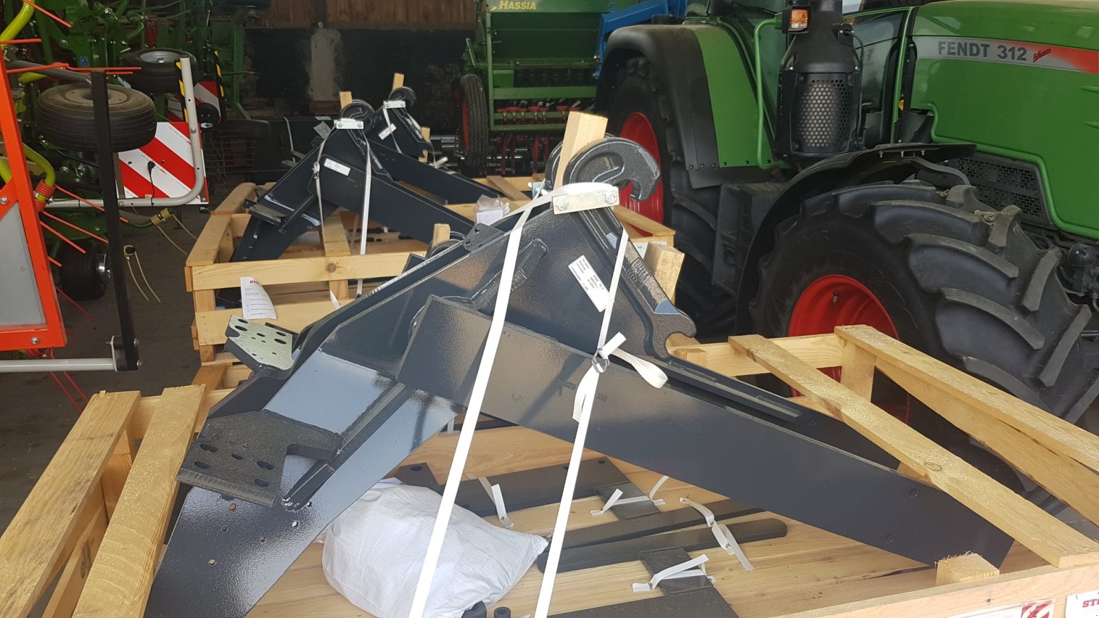 Frontladeranbaukonsole des Typs Stoll Anbaukonsolen 500er Serie und 700 Serie, Neumaschine in Bogen (Bild 1)