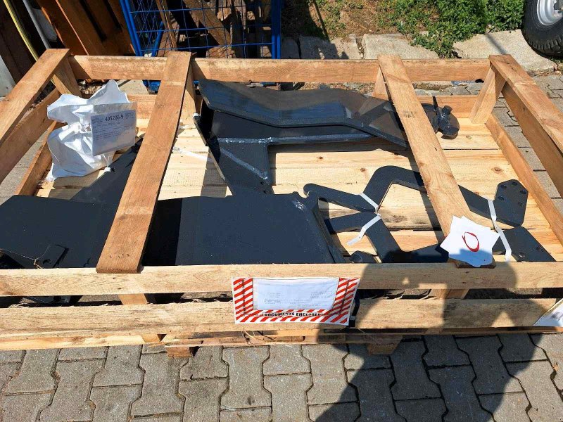 Frontladeranbaukonsole des Typs Stoll Anbaukonsolen John Deere, Neumaschine in Bogen (Bild 1)