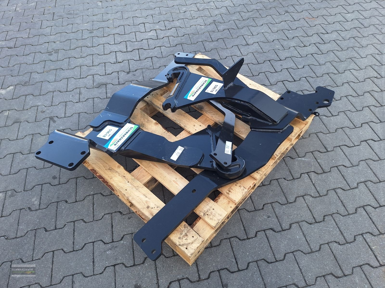 Frontladeranbaukonsole of the type Stoll Konsole Case Farmall A, Neumaschine in Aurolzmünster (Picture 7)