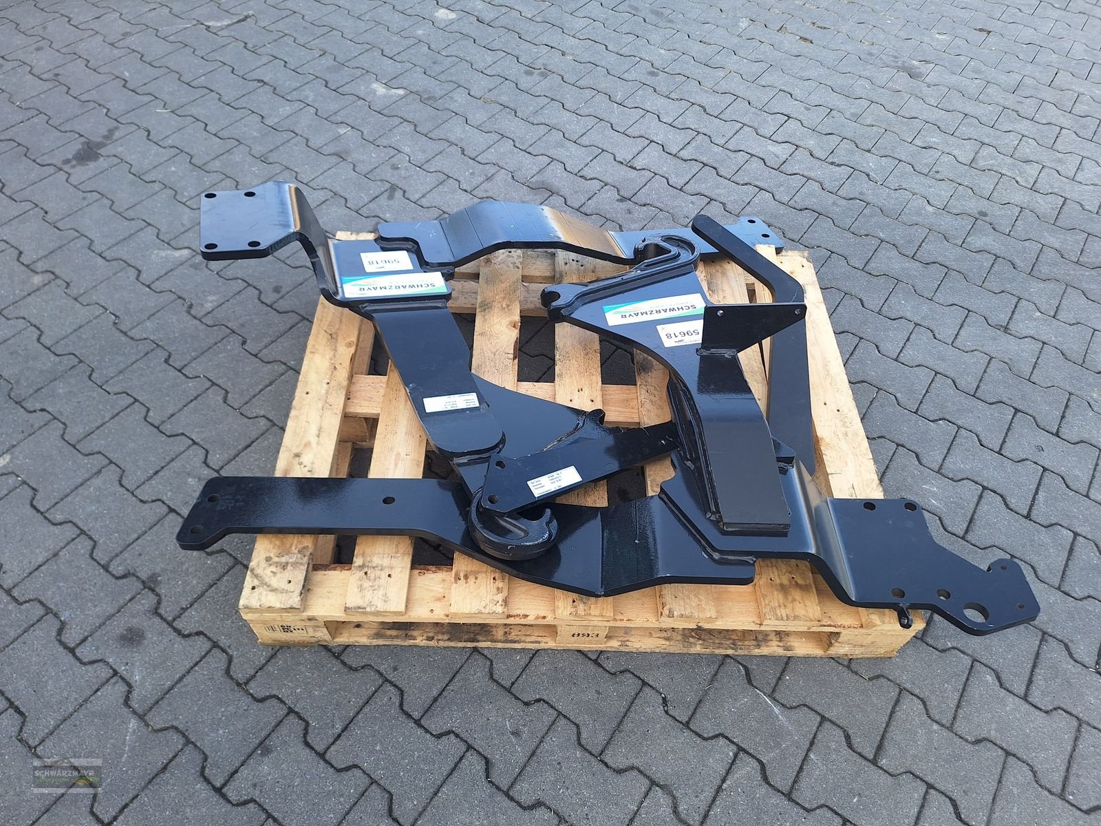 Frontladeranbaukonsole of the type Stoll Konsole Case Farmall A, Neumaschine in Aurolzmünster (Picture 5)