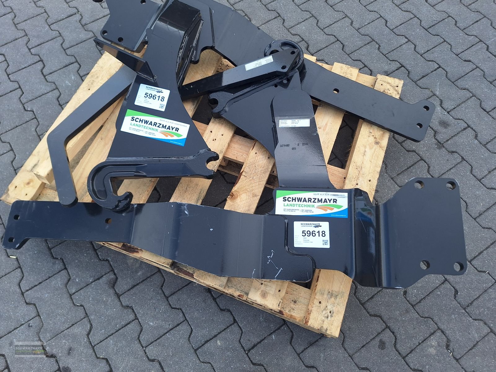 Frontladeranbaukonsole of the type Stoll Konsole Case Farmall A, Neumaschine in Aurolzmünster (Picture 10)