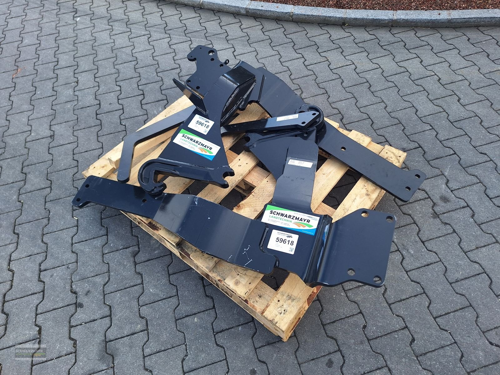 Frontladeranbaukonsole of the type Stoll Konsole Case Farmall A, Neumaschine in Aurolzmünster (Picture 9)