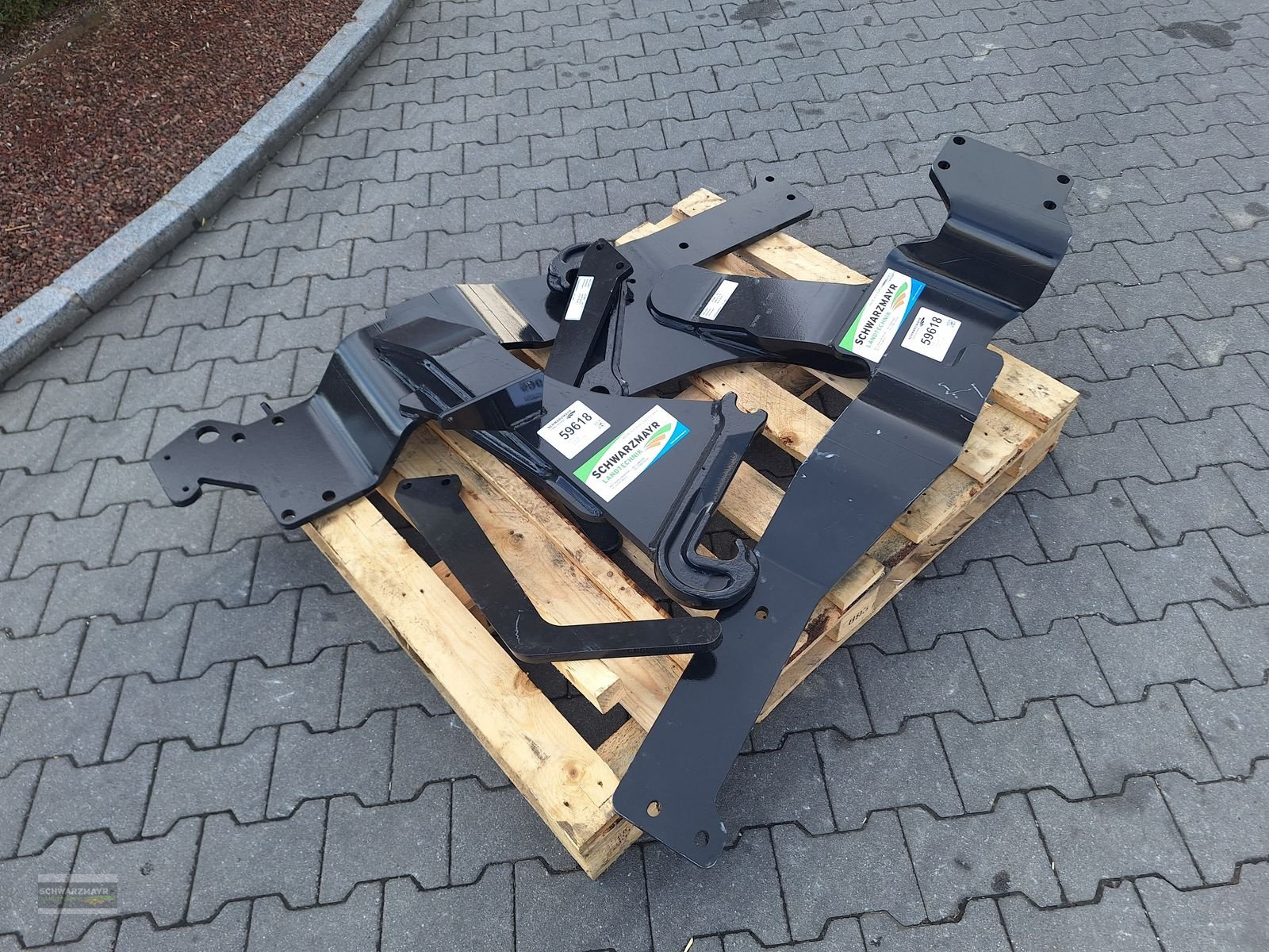 Frontladeranbaukonsole of the type Stoll Konsole Case Farmall A, Neumaschine in Aurolzmünster (Picture 2)