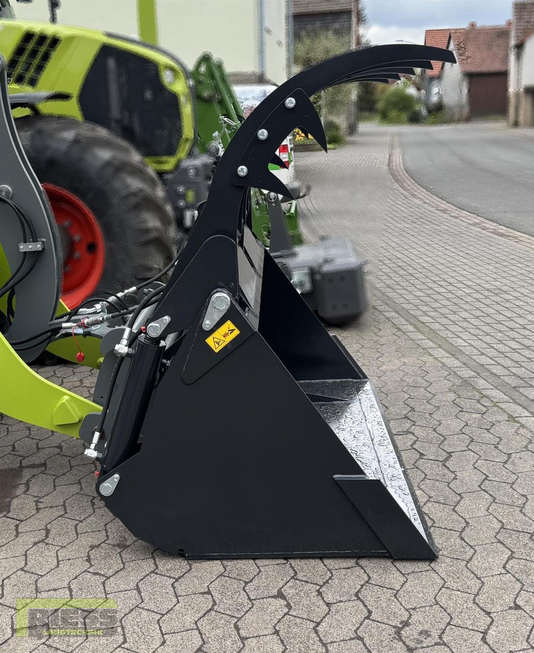 Frontladerzubehör (Bagger) des Typs AF-Landtechnik Greifschaufel 1,80 Mtr., Vorführmaschine in Homberg/Ohm - Maulbach (Bild 2)