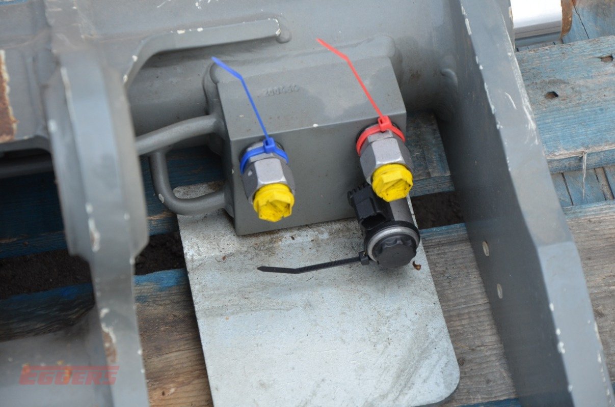 Frontladerzubehör (Bagger) des Typs CLAAS Werkzeugträger Scorpion-Aufnah, Gebrauchtmaschine in Suhlendorf (Bild 6)