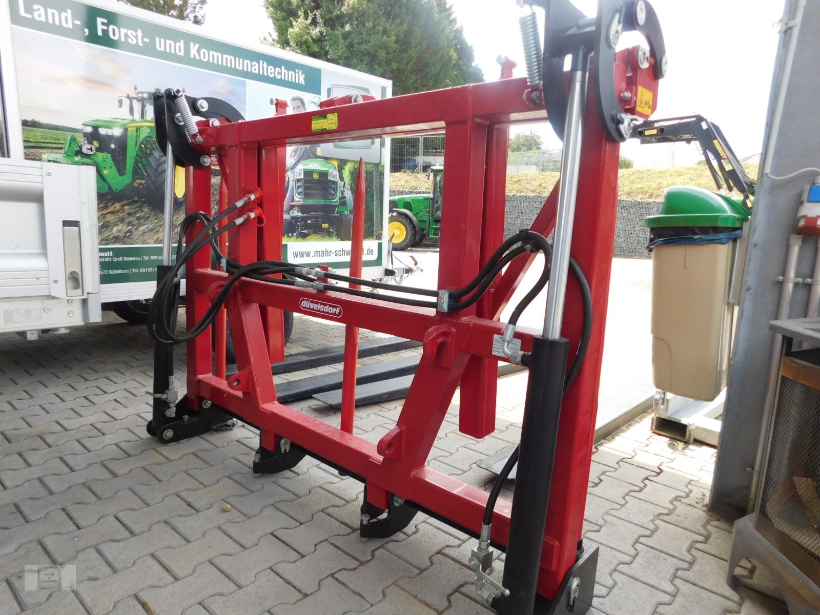 Frontladerzubehör (Bagger) of the type Düvelsdorf 17760 Ballenspieß hydraulisch, Neumaschine in Gross-Bieberau (Picture 3)