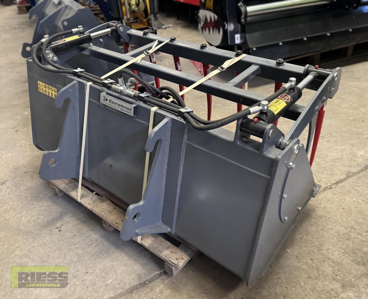 Frontladerzubehör (Bagger) a típus Eurotrac KROKOSCHAUFEL MINI 150  W11 Aufnahme, Neumaschine ekkor: Homberg/Ohm - Maulbach (Kép 3)