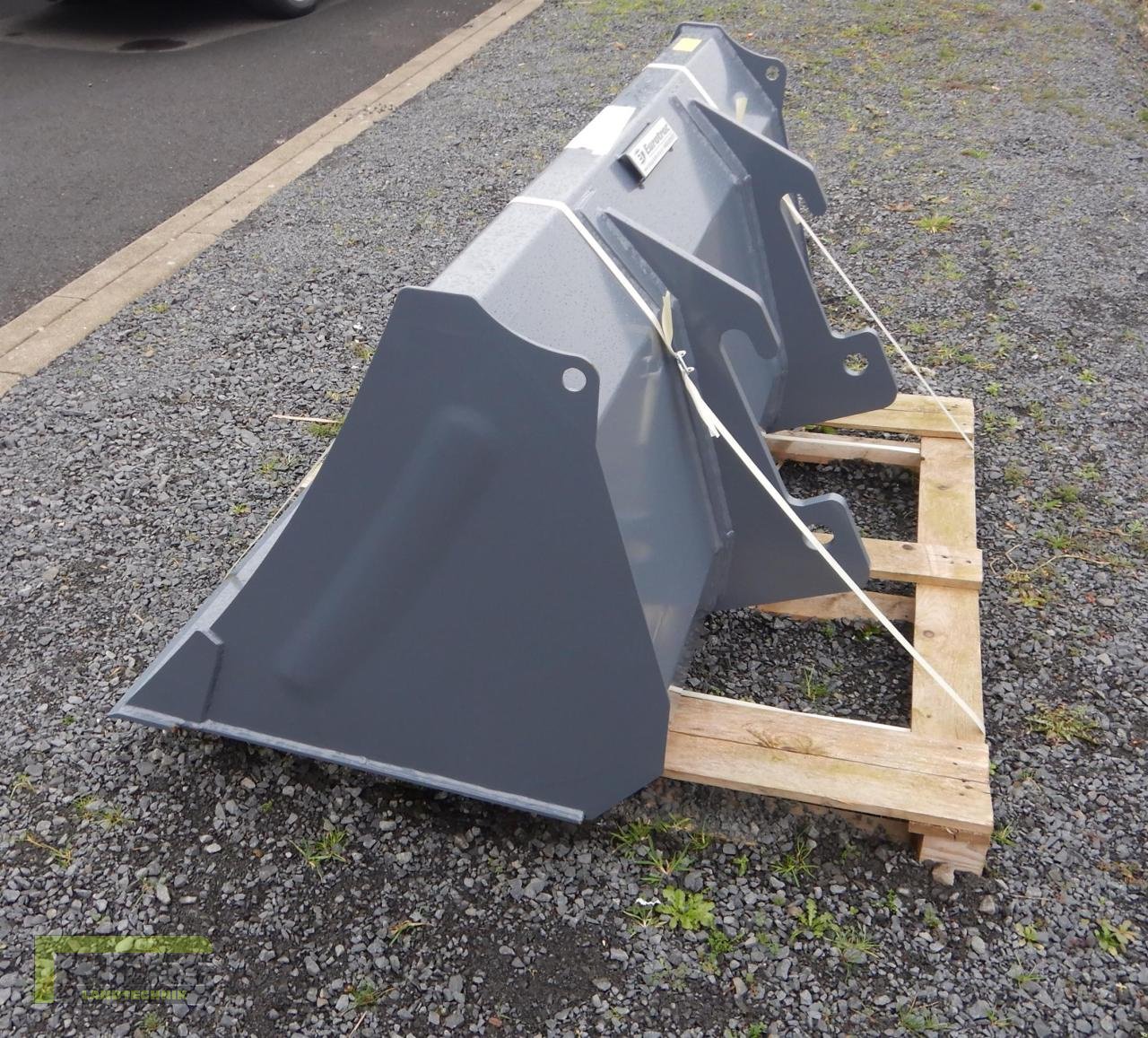 Frontladerzubehör (Bagger) of the type Eurotrac Schaufel 140 cm für W11 EuroTrac, Neumaschine in Homberg/Ohm - Maulbach (Picture 2)