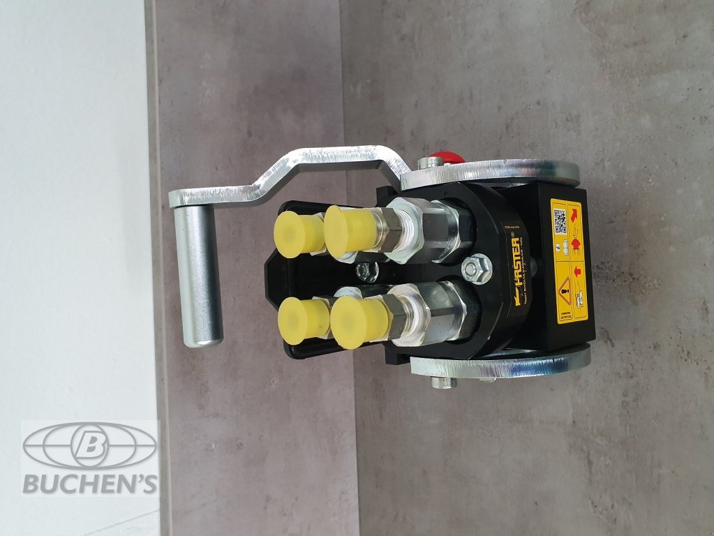 Frontladerzubehör (Bagger) des Typs Kubota Multikuppler M7060-M6060-M4072, Neumaschine in Olpe (Bild 4)