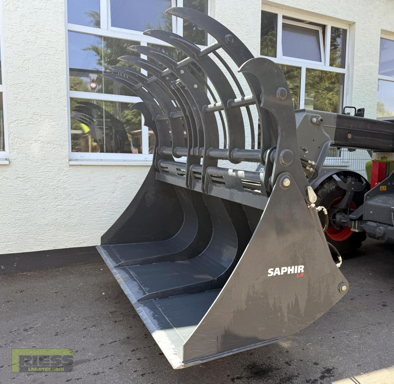 Frontladerzubehör (Bagger) of the type Saphir GS L 26  Greifschaufel, Vorführmaschine in Homberg/Ohm - Maulbach (Picture 1)