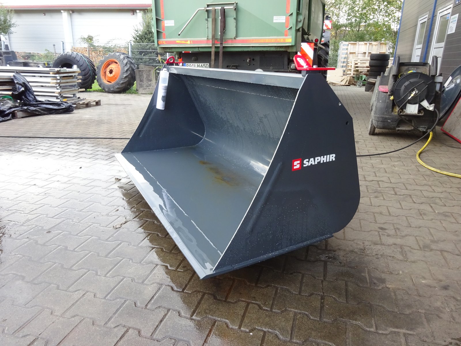 Frontladerzubehör (Bagger) des Typs Saphir LG 19, Neumaschine in Tuntenhausen (Bild 3)