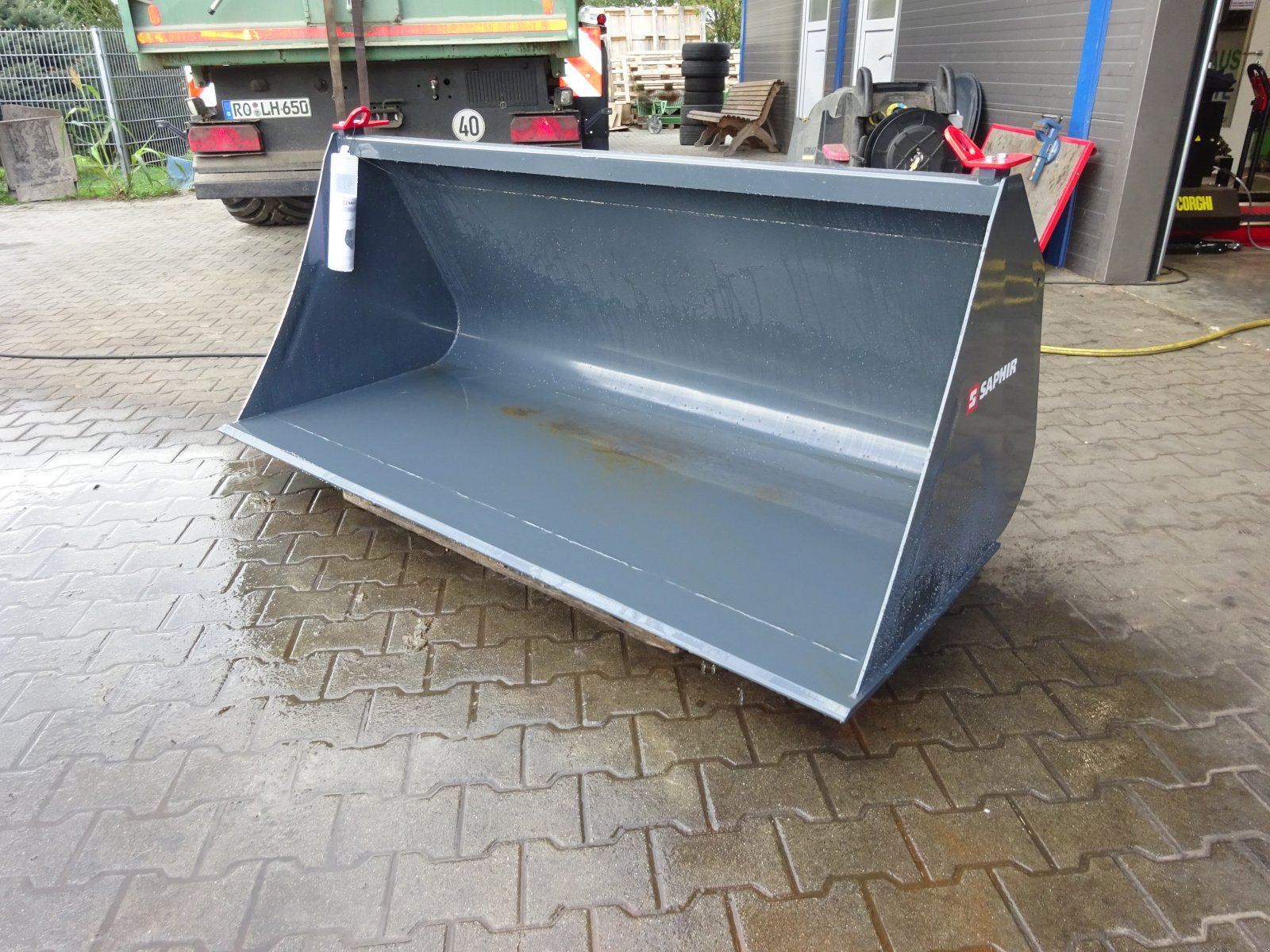 Frontladerzubehör (Bagger) des Typs Saphir LG 19, Neumaschine in Tuntenhausen (Bild 4)