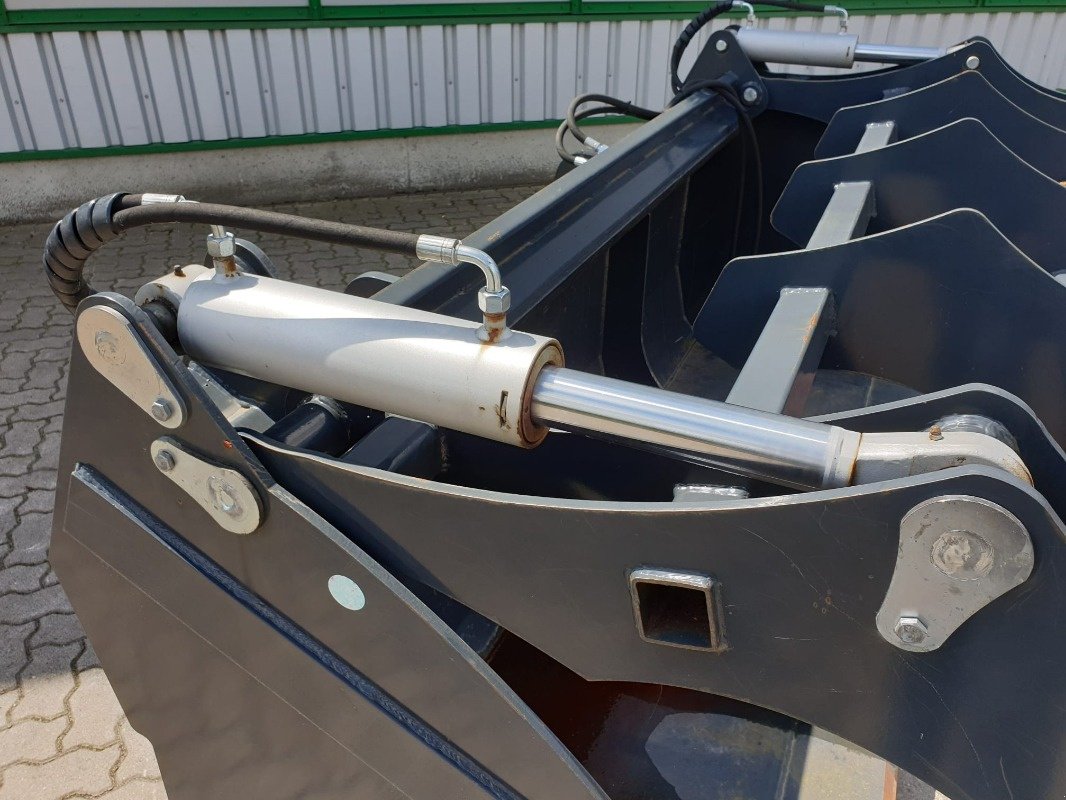 Frontladerzubehör (Bagger) of the type Sonstige Krokodilschaufel 2,40m, Neumaschine in Sittensen (Picture 6)