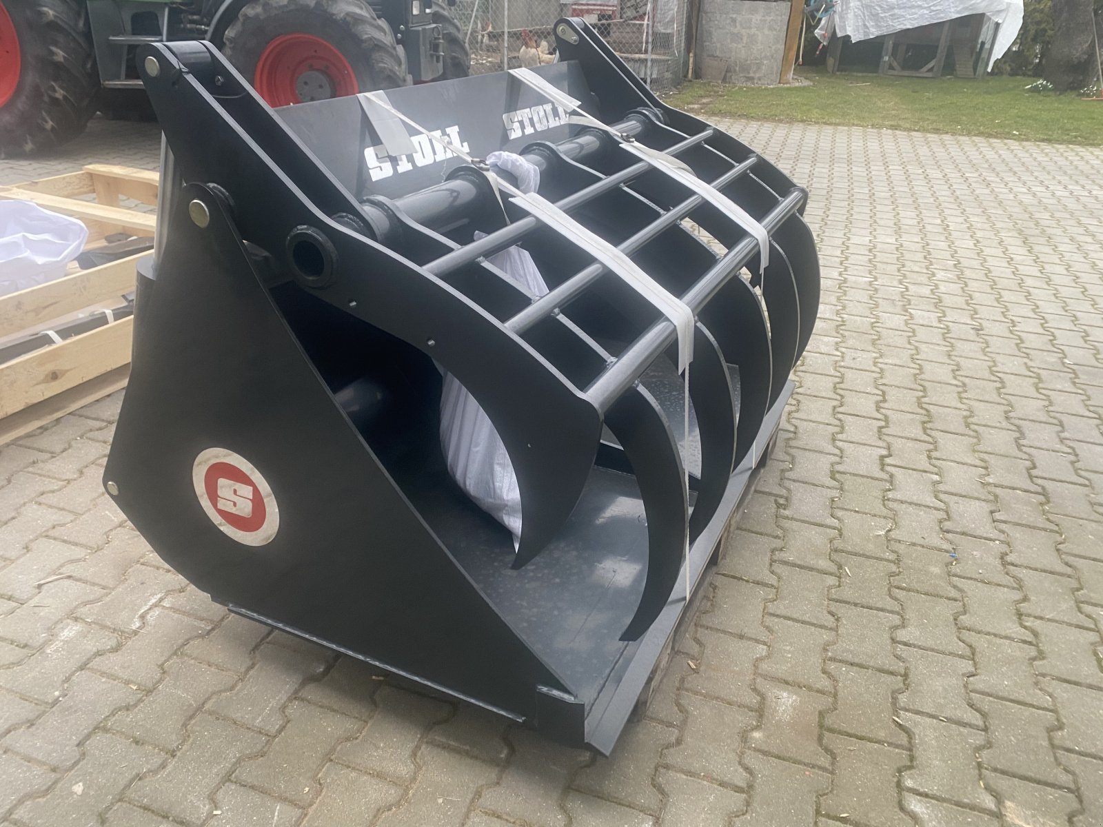 Frontladerzubehör (Bagger) of the type Stoll Robust U 220, Neumaschine in Bogen (Picture 11)