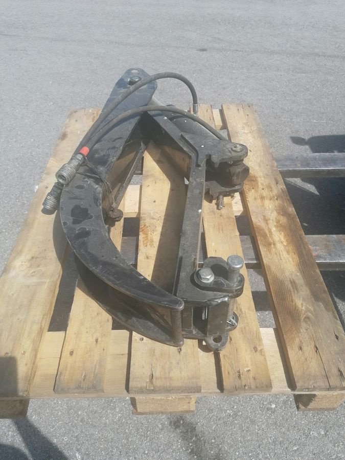 Frontladerzubehör of the type Alö Niederhalter für Palettengabel, Gebrauchtmaschine in Saxen (Picture 5)