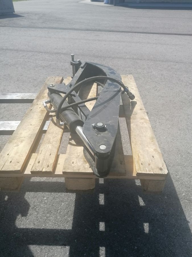 Frontladerzubehör of the type Alö Niederhalter für Palettengabel, Gebrauchtmaschine in Saxen (Picture 1)