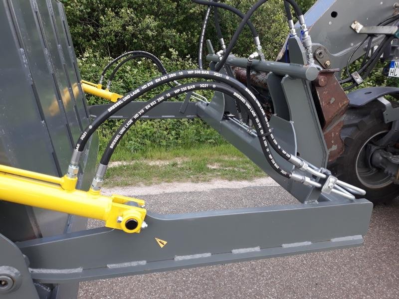 Frontladerzubehör of the type Bressel & Lade Hochkippschaufel L66, Neumaschine in Itterbeck (Picture 15)