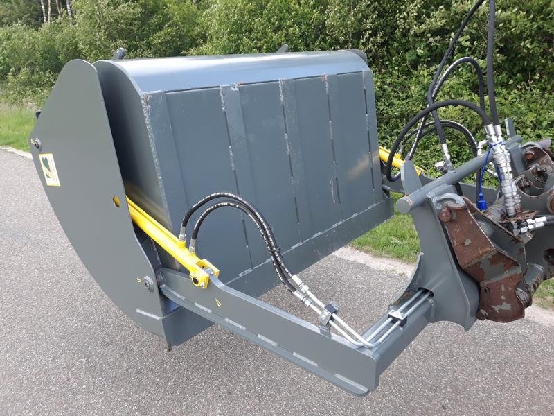 Frontladerzubehör of the type Bressel & Lade Hochkippschaufel L66, Neumaschine in Itterbeck (Picture 13)