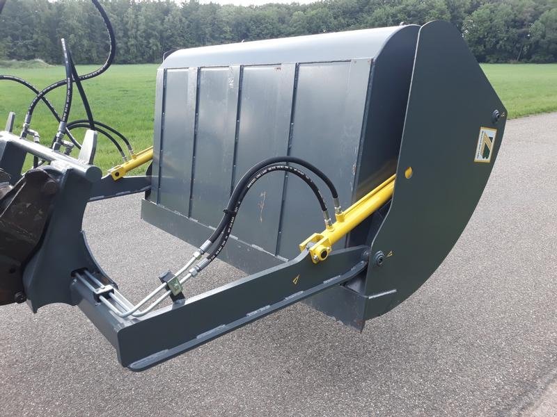 Frontladerzubehör of the type Bressel & Lade Hochkippschaufel L66, Neumaschine in Itterbeck (Picture 16)