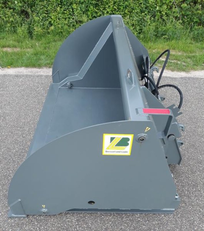 Frontladerzubehör of the type Bressel & Lade Hochkippschaufel L66, Neumaschine in Itterbeck (Picture 2)