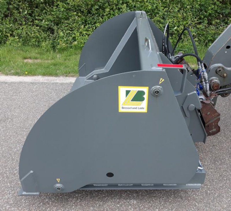 Frontladerzubehör of the type Bressel & Lade Hochkippschaufel L66, Neumaschine in Itterbeck (Picture 11)