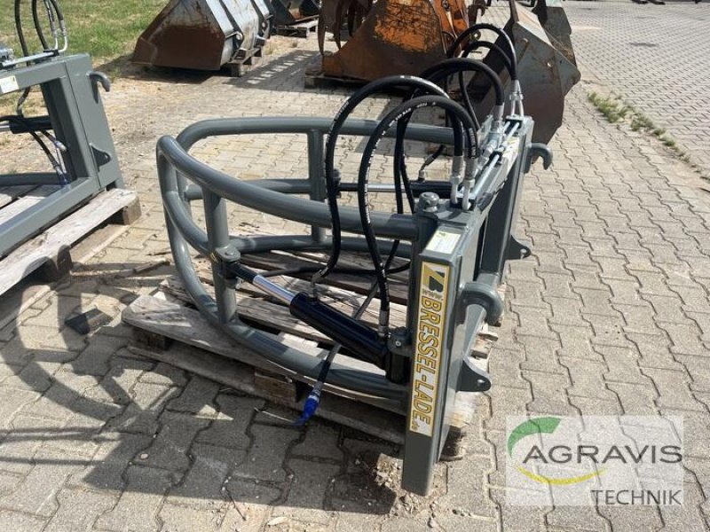 Frontladerzubehör of the type Bressel & Lade RUNDBALLENZANGE, Neumaschine in Alpen (Picture 1)