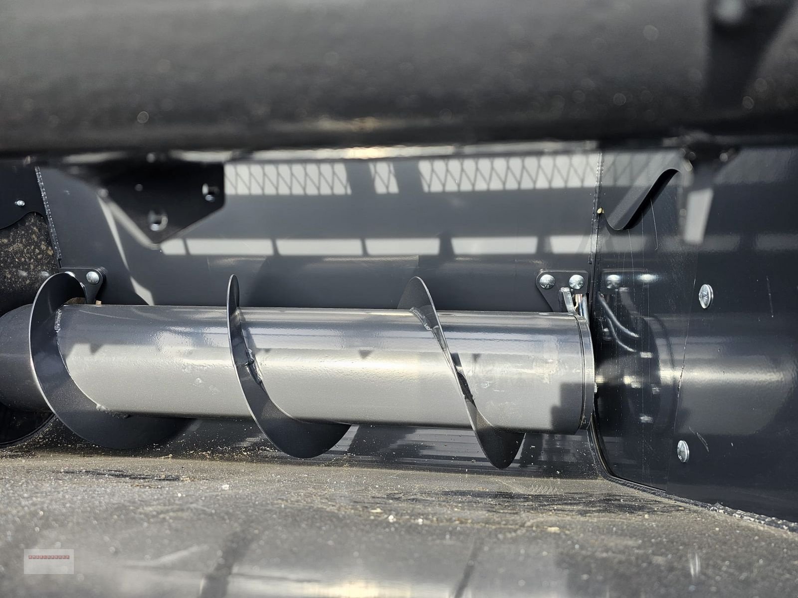 Frontladerzubehör of the type Dominator FUTTERSCHAUFEL mit SCHNECKE, Neumaschine in Tarsdorf (Picture 12)