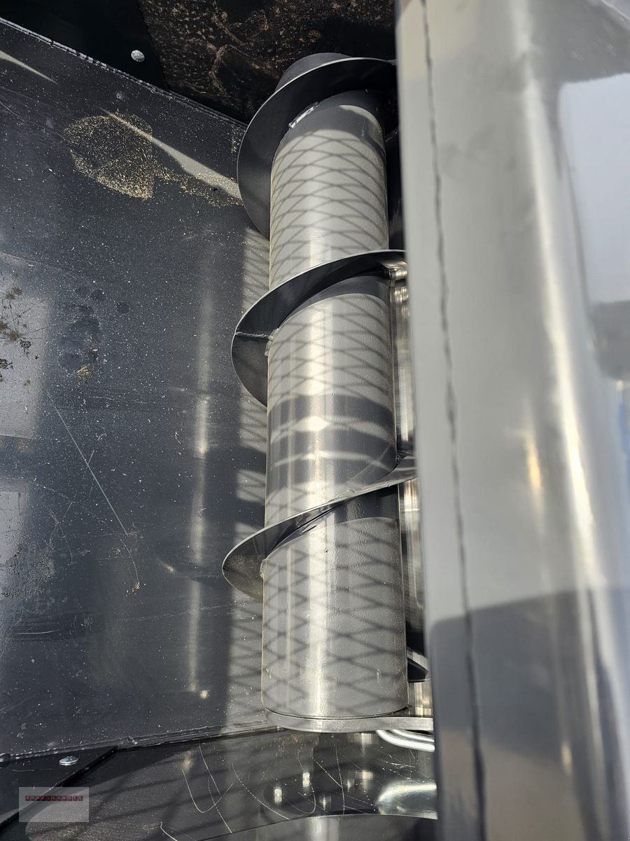 Frontladerzubehör of the type Dominator FUTTERSCHAUFEL mit SCHNECKE, Neumaschine in Tarsdorf (Picture 8)