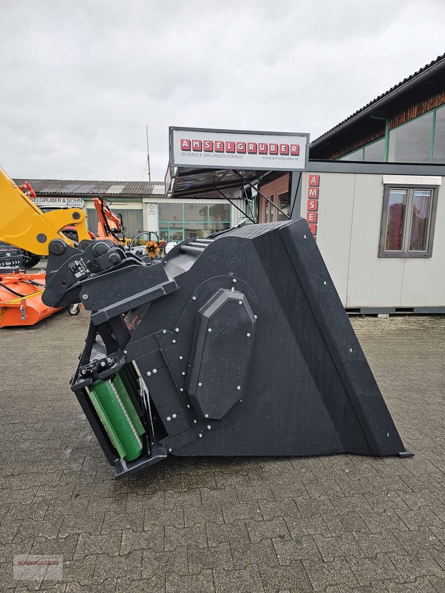 Frontladerzubehör of the type Dominator Kombiverteiler 130 Einstreugerät-Futterschaufel, Neumaschine in Tarsdorf (Picture 14)