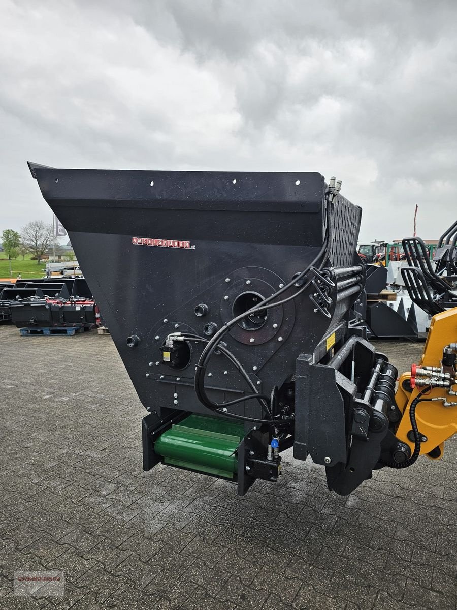 Frontladerzubehör of the type Dominator Kombiverteiler 130 Einstreugerät-Futterschaufel, Neumaschine in Tarsdorf (Picture 2)