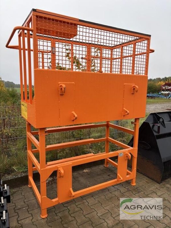 Frontladerzubehör of the type Düvelsdorf ARBEITSBÜHNE 1,60 M, Vorführmaschine in Walsrode (Picture 1)