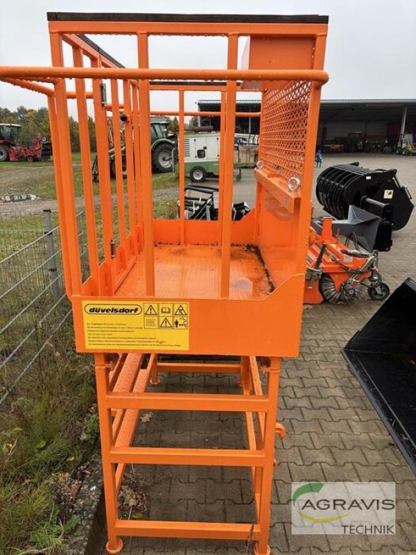 Frontladerzubehör of the type Düvelsdorf ARBEITSBÜHNE 1,60 M, Vorführmaschine in Walsrode (Picture 2)