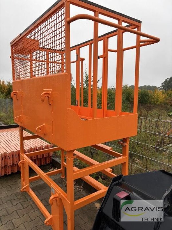 Frontladerzubehör of the type Düvelsdorf ARBEITSBÜHNE 1,60 M, Vorführmaschine in Walsrode (Picture 3)